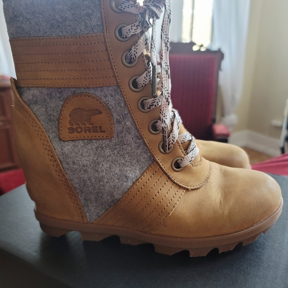 Boots - Picture 6 of 9